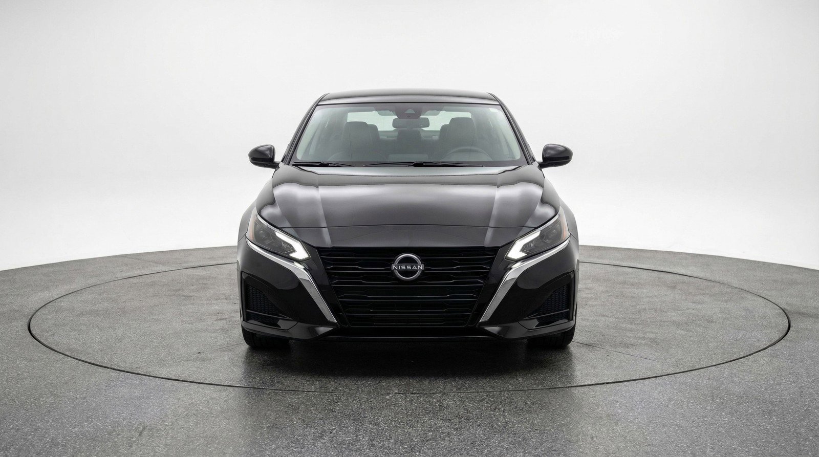 Used 2025 Nissan Altima 2.5 SV FWD image 2