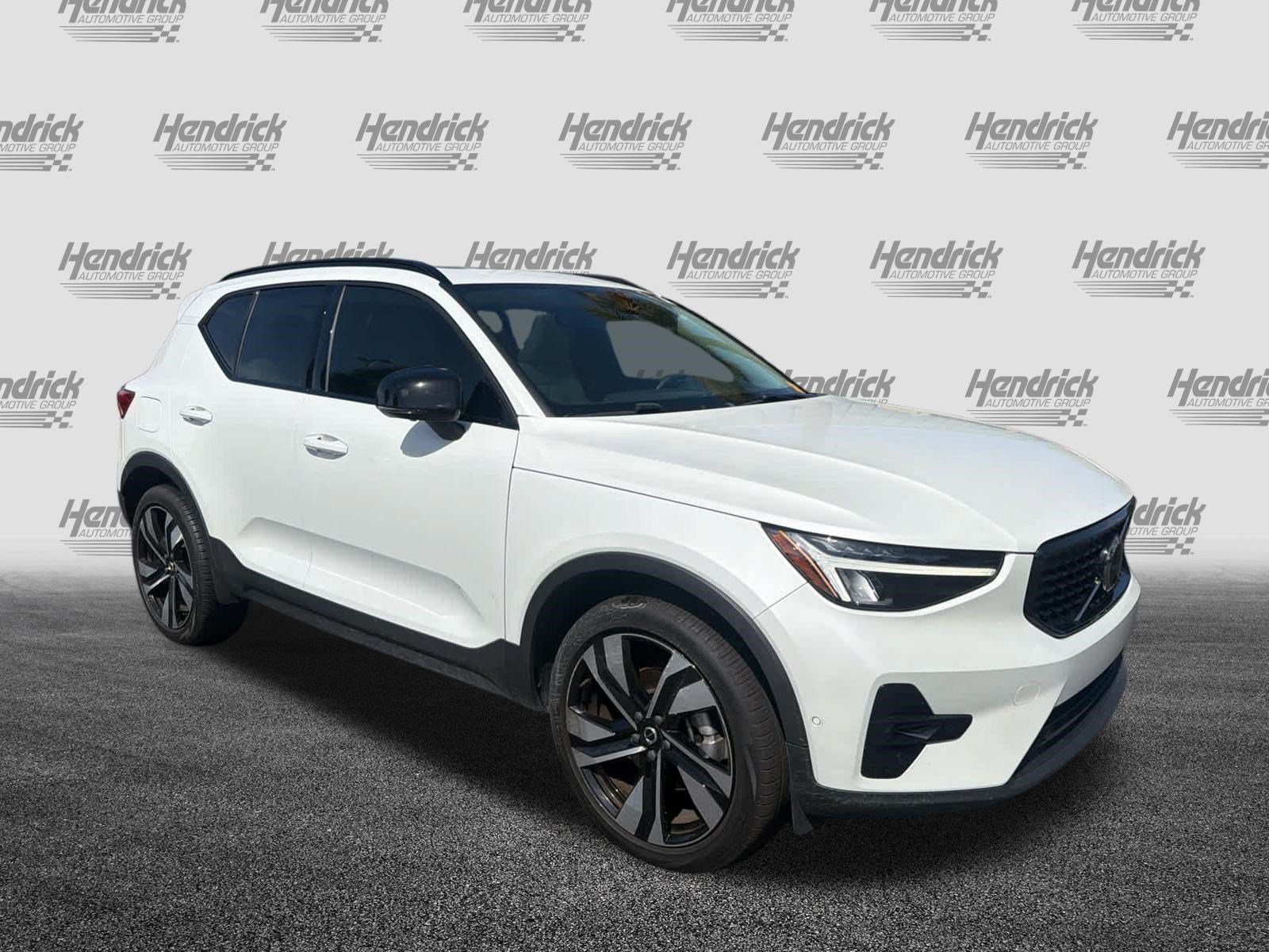 Certified 2023 Volvo XC40 B4 Plus w/ Protection Package Premier FWD image 2