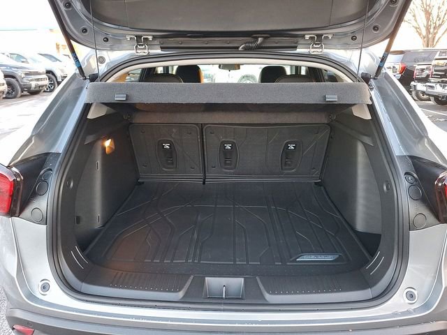 Certified 2025 Chevrolet Trax LT w/ Driver Confidence Package image 23