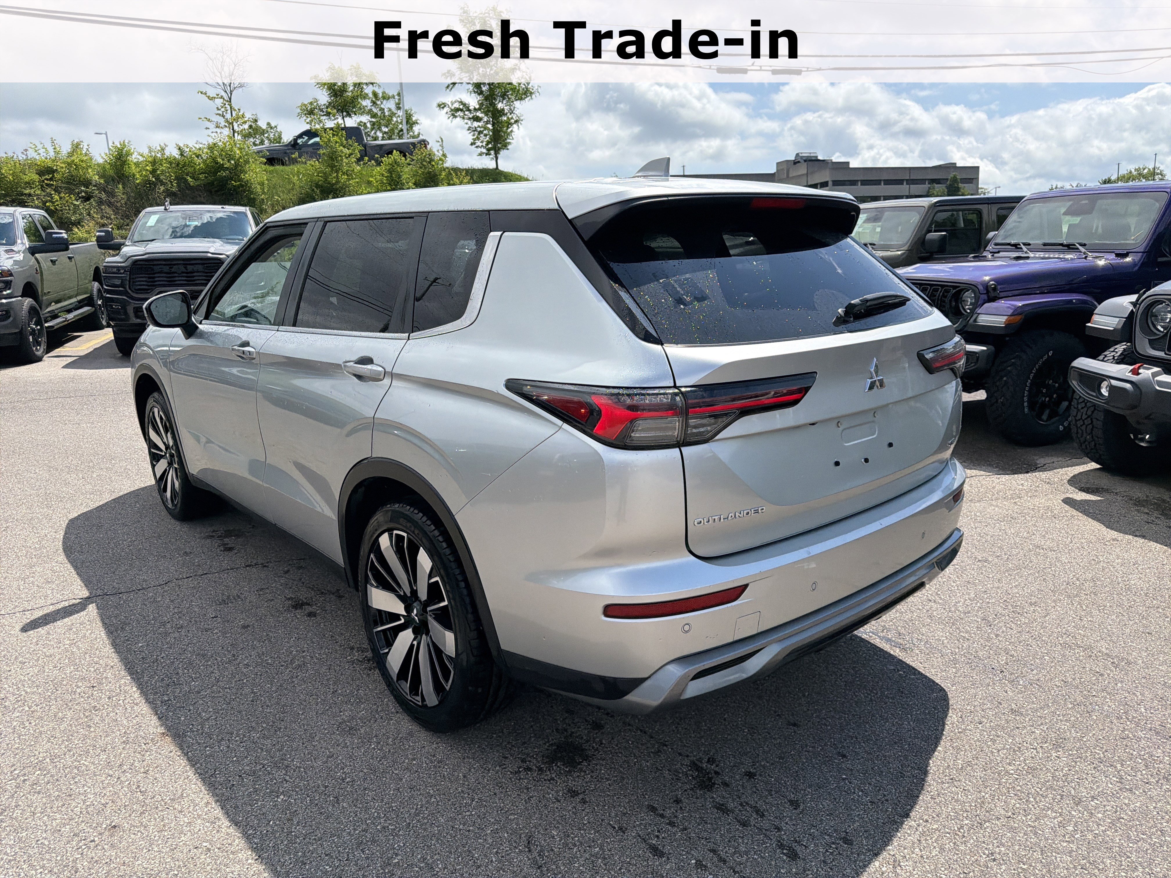 Used 2025 Mitsubishi Outlander SE AWD/4WD image 12