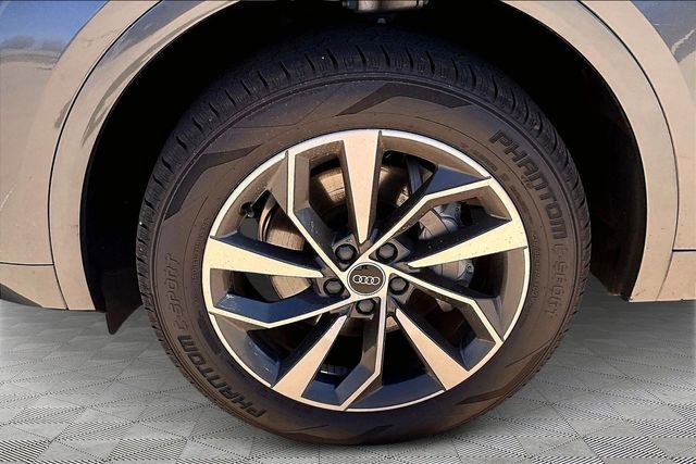 Used 2022 Audi Q5 2.0T Premium Plus w/ Premium Plus Package AWD/4WD image 8
