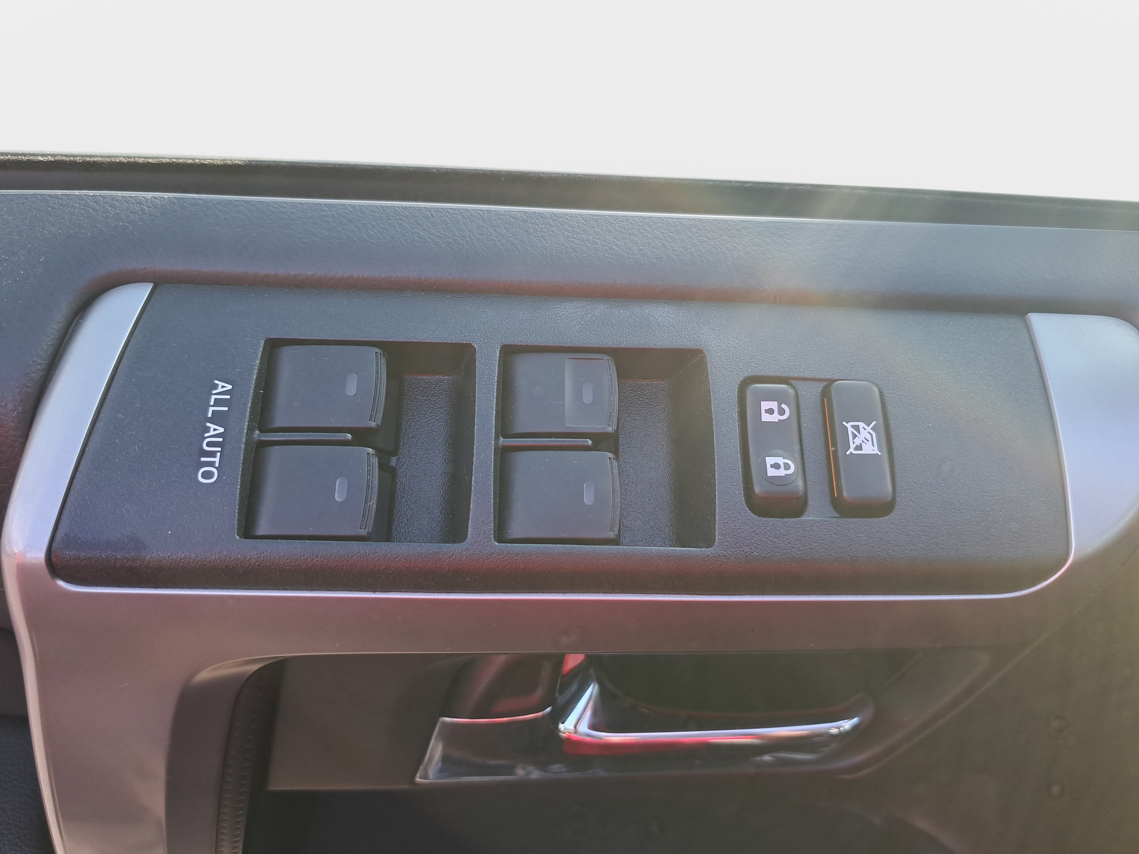 Used 2020 Toyota 4Runner SR5 Premium w/ Moonroof Package RWD image 26