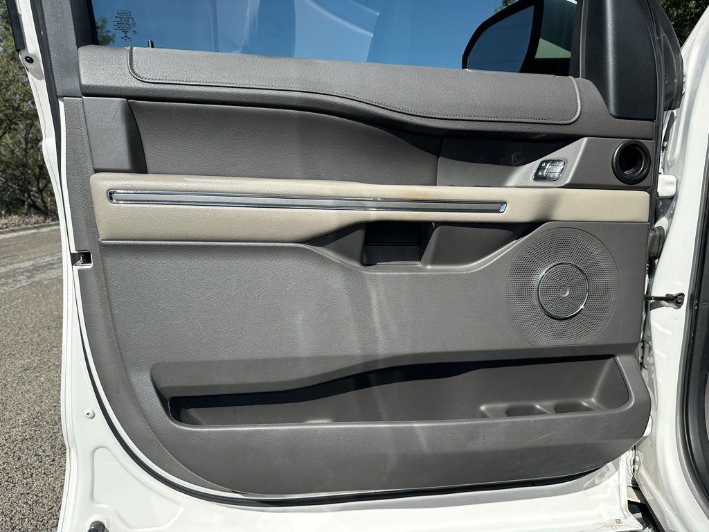 Used 2018 Ford Expedition Max XLT w/ Equipment Group 202A image 28