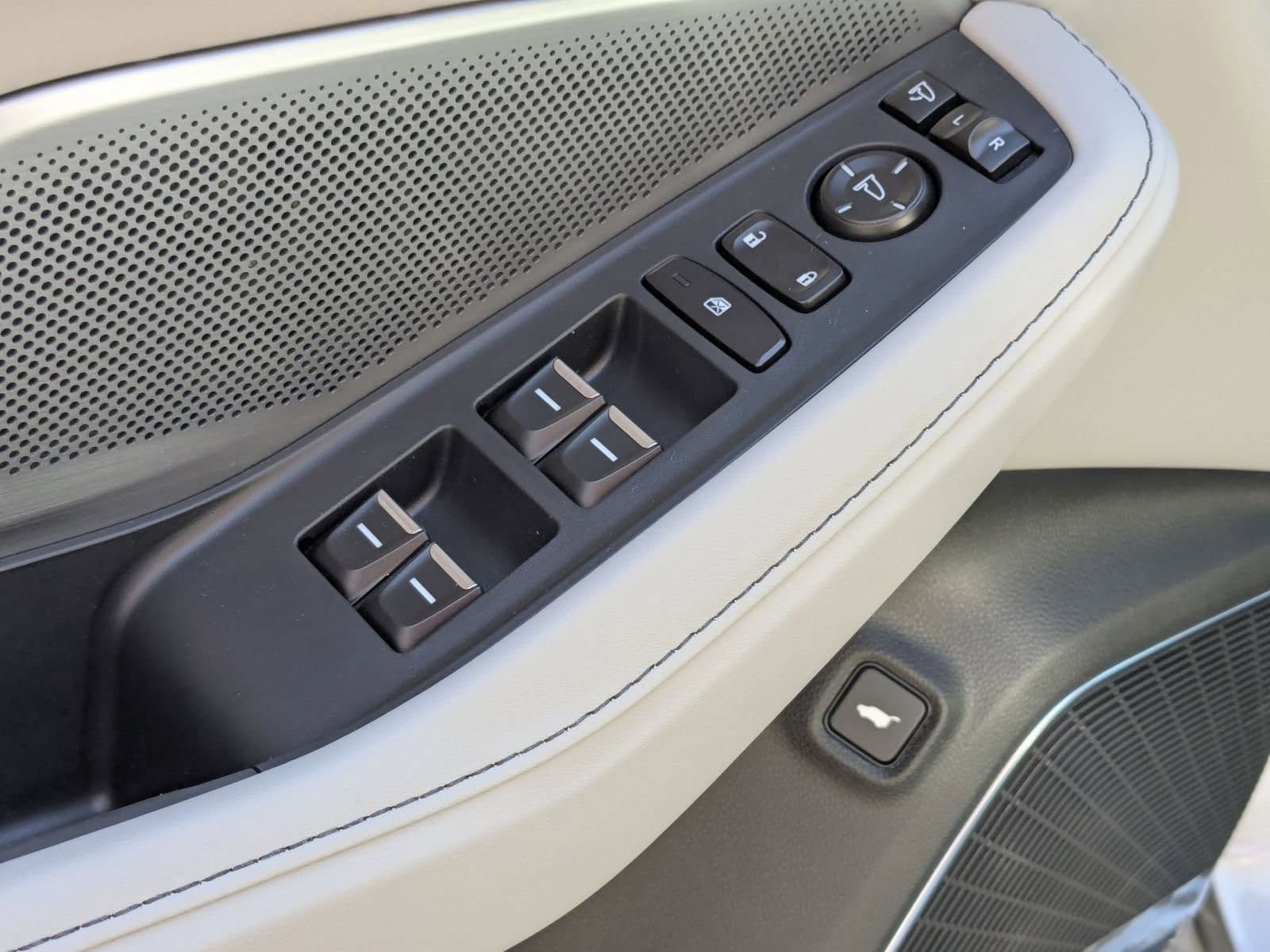Certified 2026 Acura MDX w/ Technology Package FWD image 23
