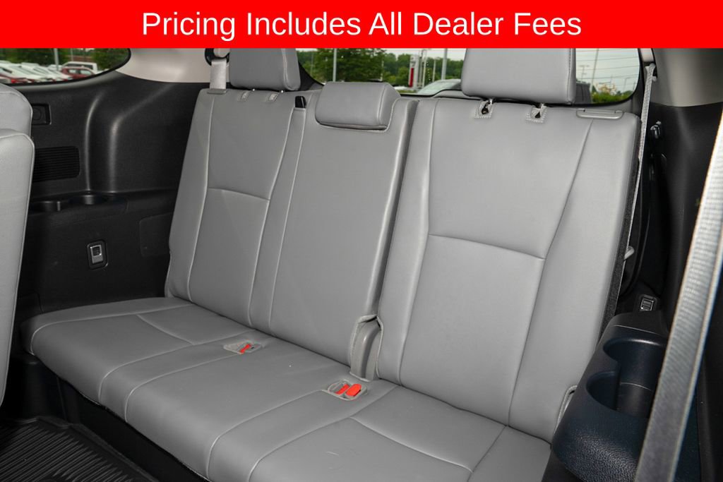 Used 2024 Toyota Highlander XLE AWD/4WD image 11