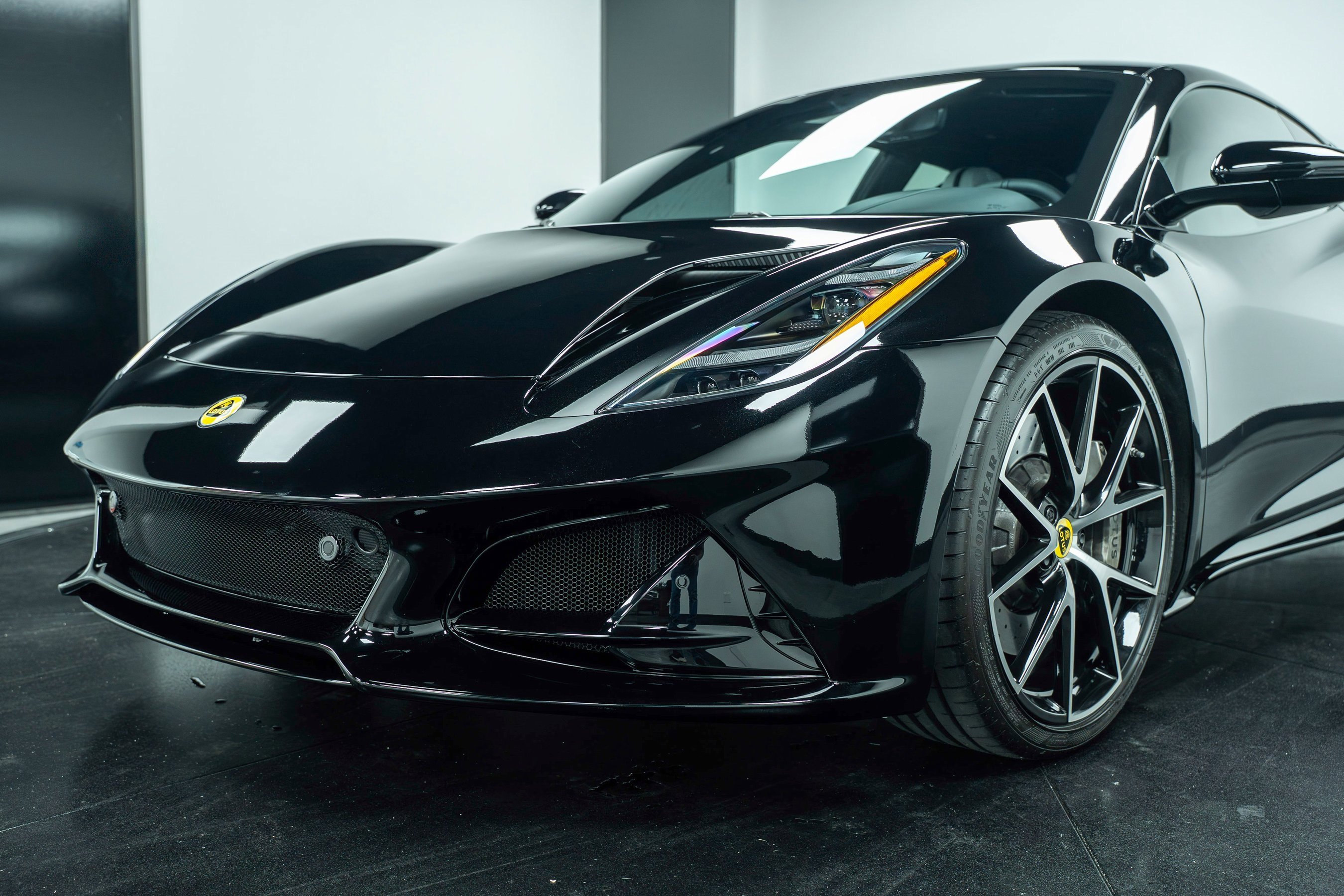 New 2025 Lotus Emira image 8