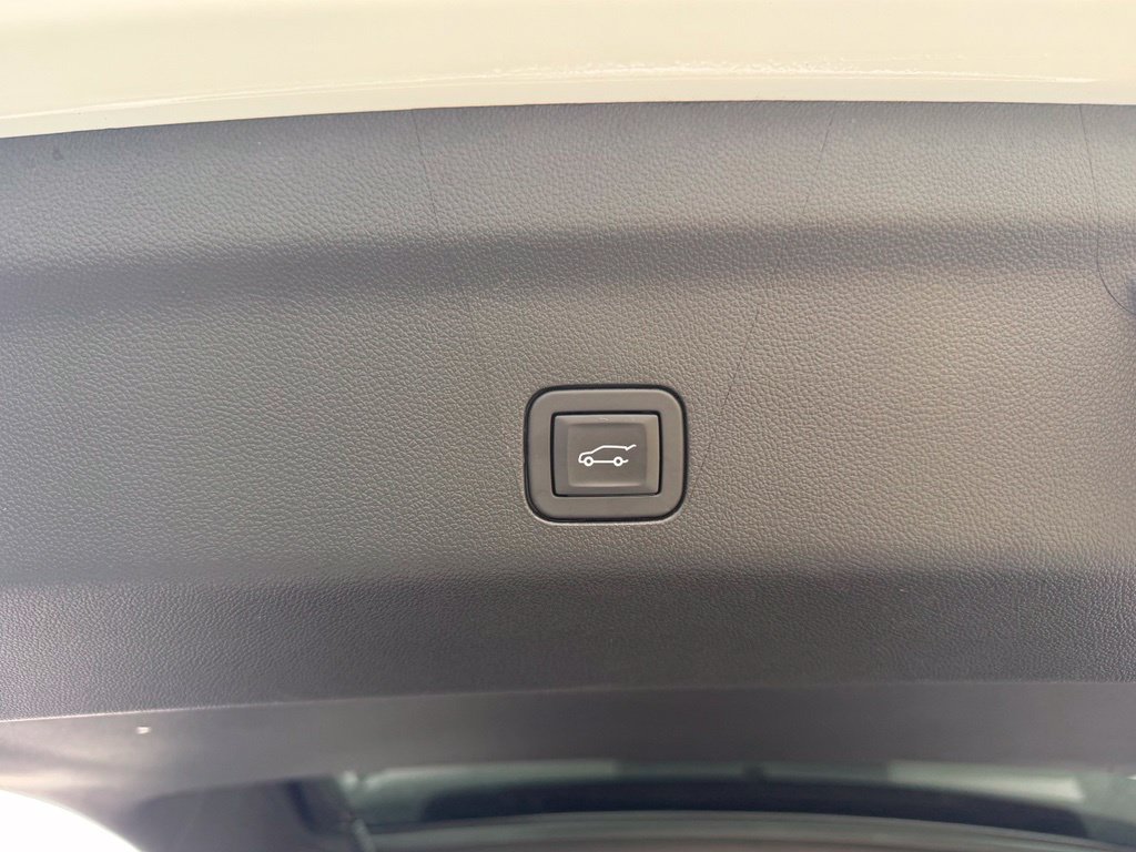 Used 2024 GMC Yukon SLT w/ SLT Luxury Package AWD/4WD image 18