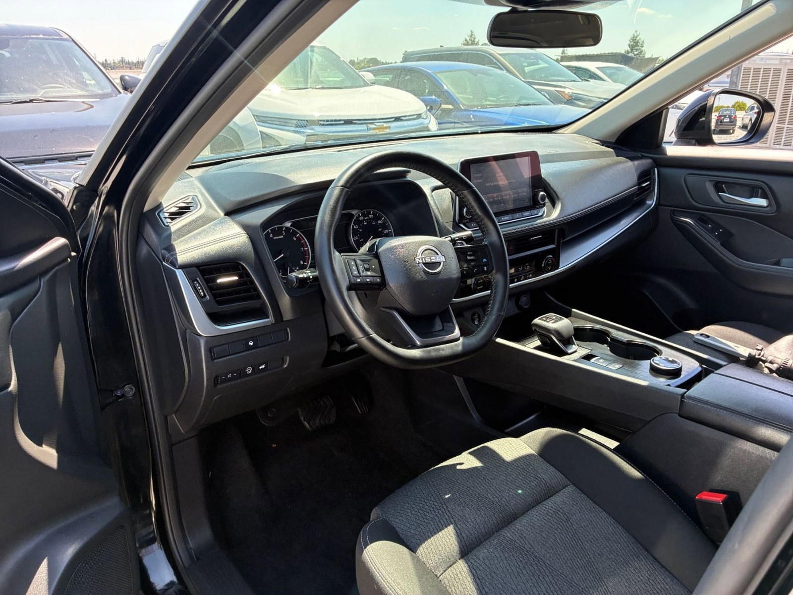 Used 2025 Nissan Rogue SV AWD/4WD image 36