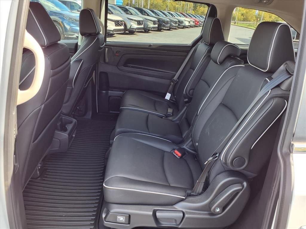 New 2026 Honda Odyssey Touring image 12