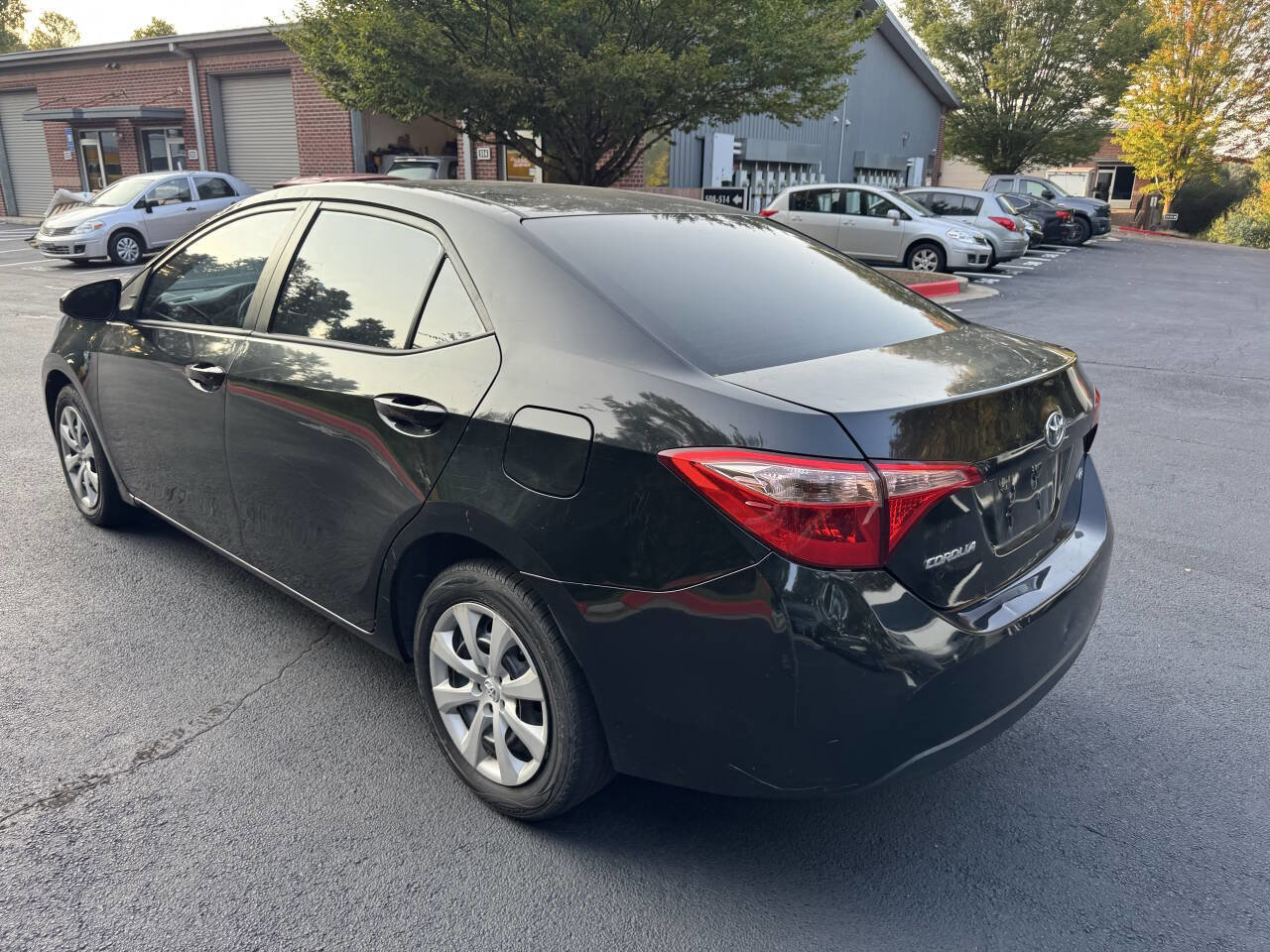 Used 2019 Toyota Corolla LE image 3