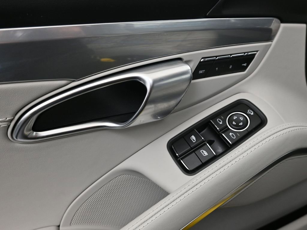 Certified 2025 Porsche 718 Cayman Style Edition image 16