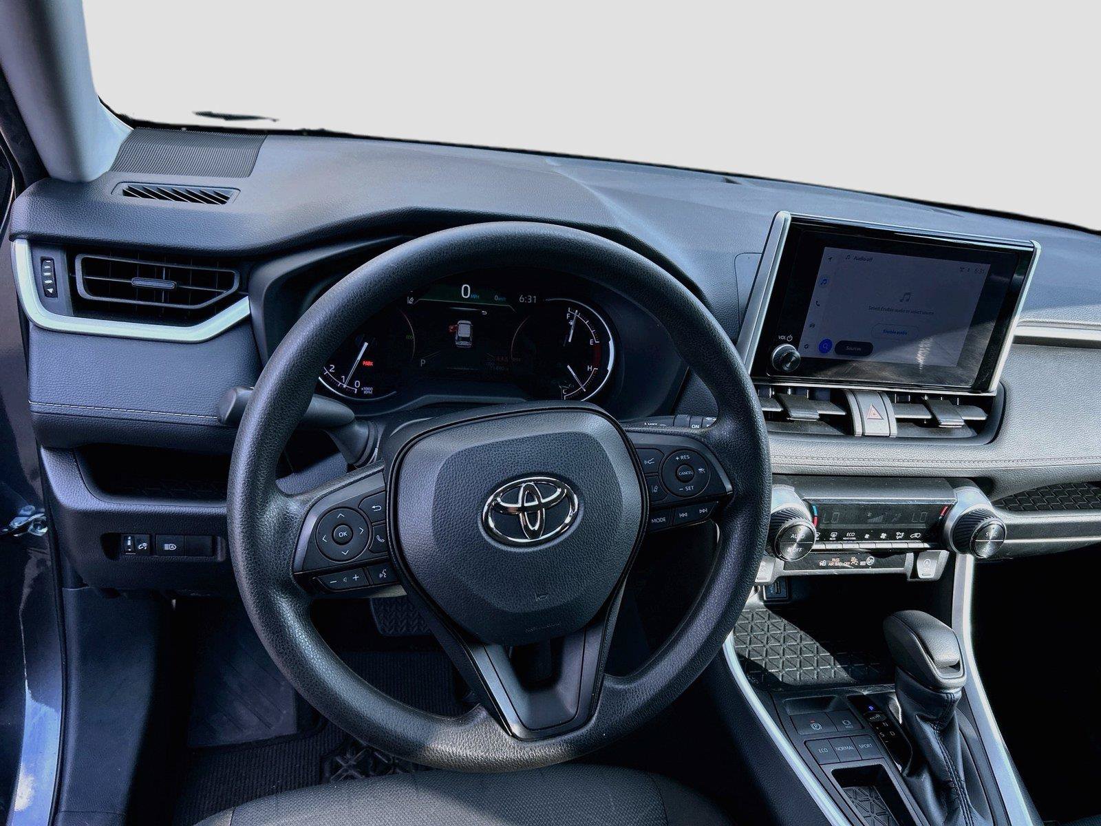 Used 2025 Toyota RAV4 XLE FWD image 39