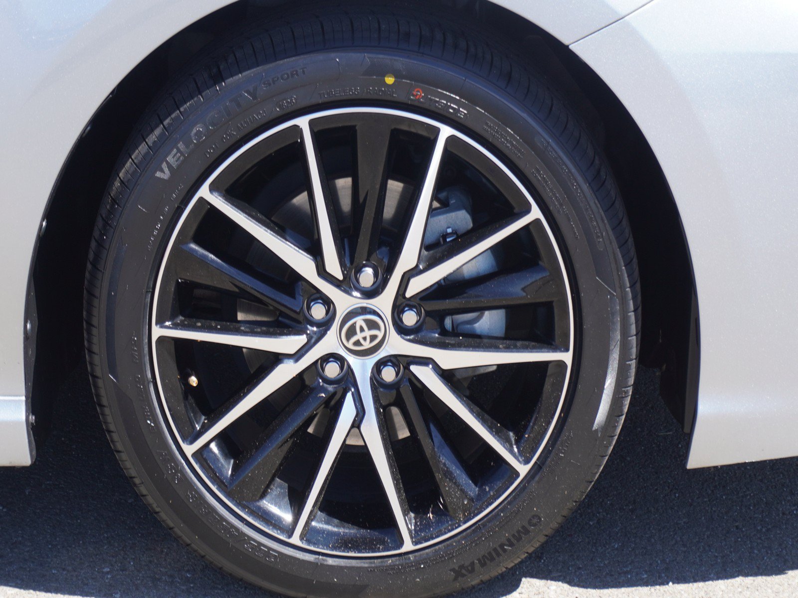 Used 2021 Toyota Camry SE FWD image 5