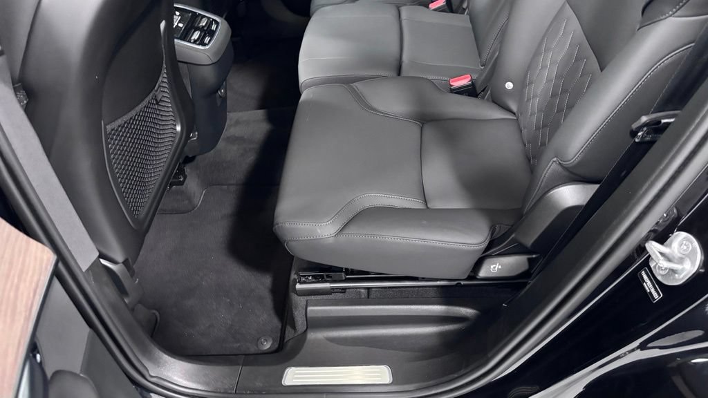 Certified 2025 Volvo XC90 B6 Plus AWD/4WD image 21