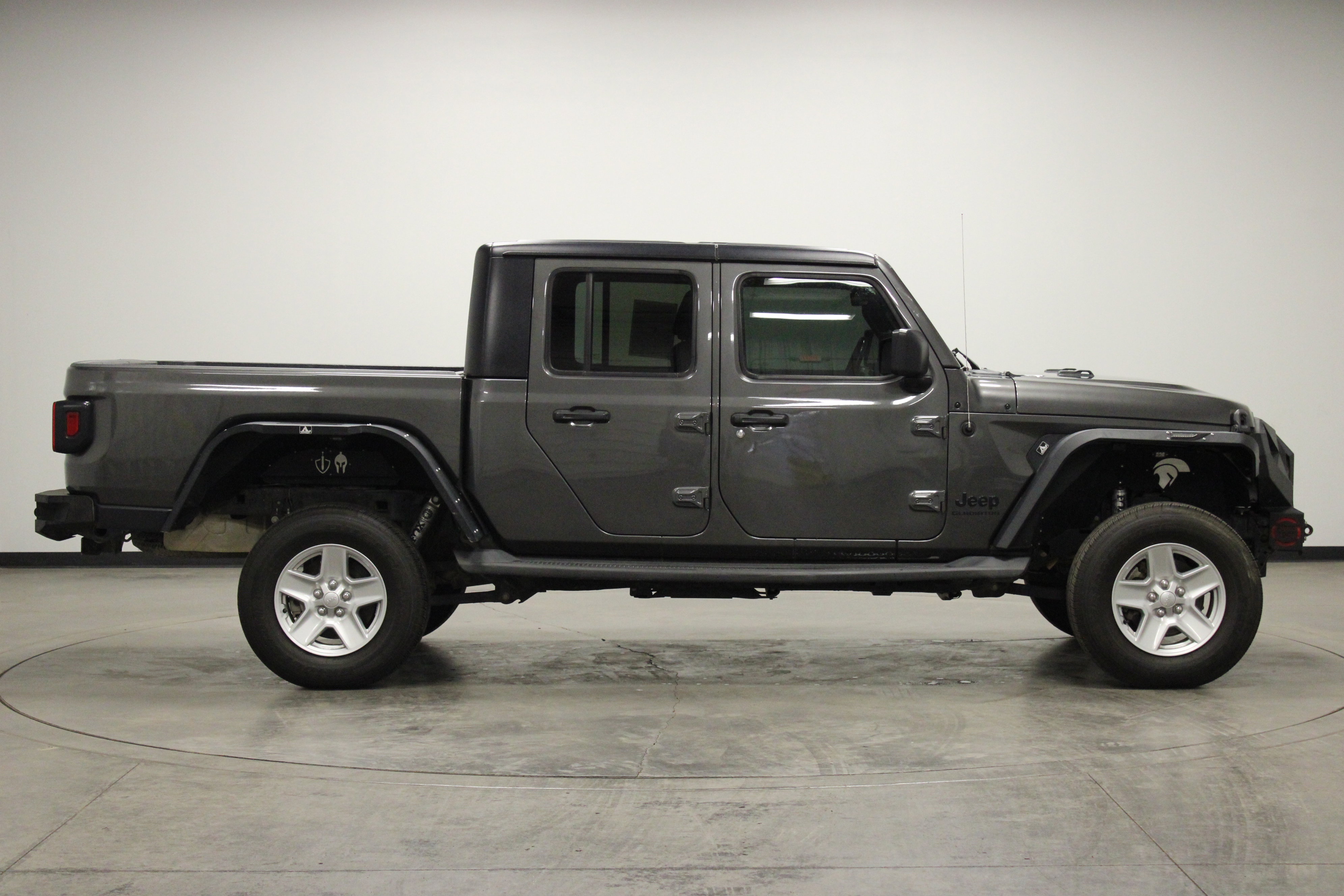 Used 2022 Jeep Gladiator Sport image 9