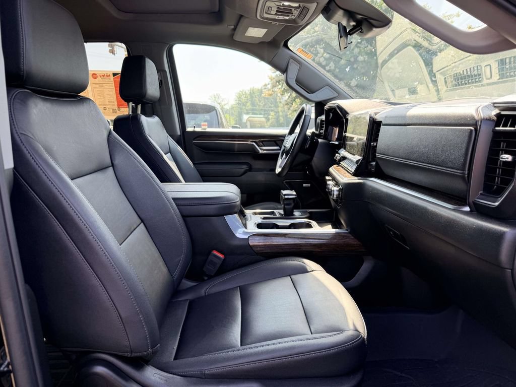 Used 2024 GMC Sierra 1500 Elevation w/ Elevation Premium Package AWD/4WD image 9