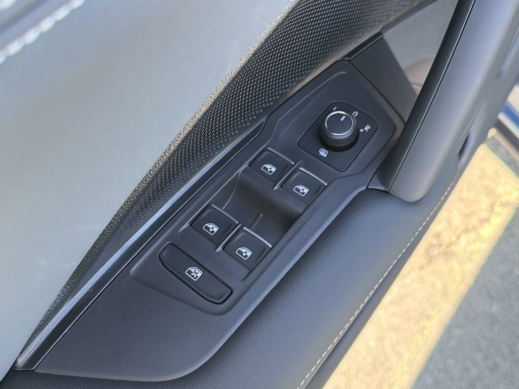 New 2026 Volkswagen Tiguan SE R-Line image 25