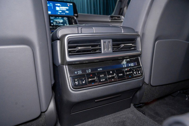 Used 2026 Lexus LX 600 4WD w/ Accessory Package (2T) image 27
