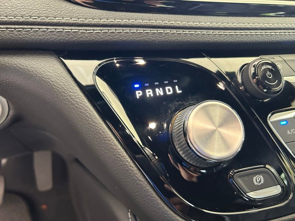 Used 2022 Chrysler Pacifica Limited w/ Uconnect Theater Family Group FWD image 8