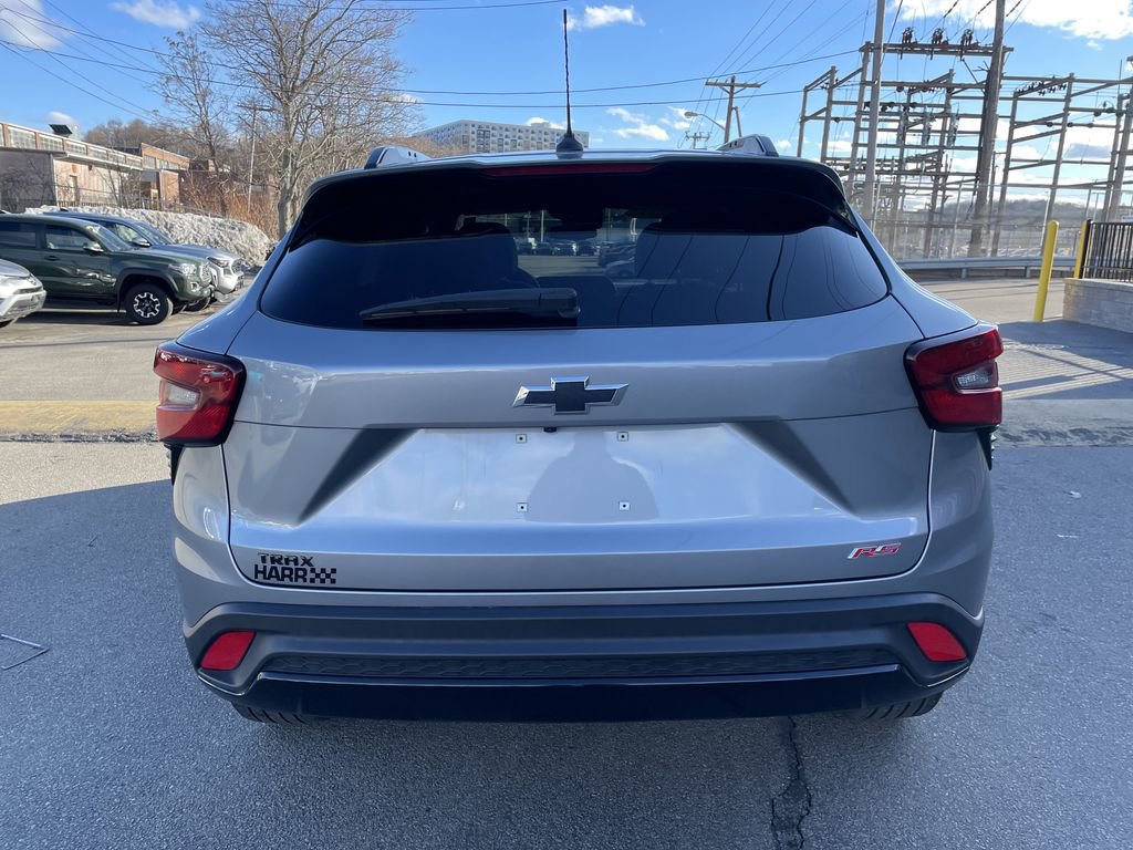 Used 2025 Chevrolet Trax RS w/ Sunroof Package image 4
