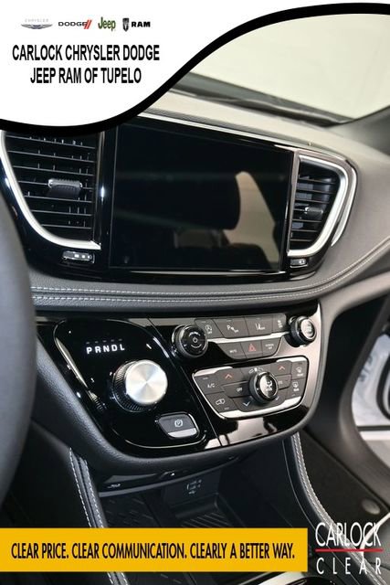 New 2026 Chrysler Pacifica Limited w/ Uconnect Theater Family Group image 21