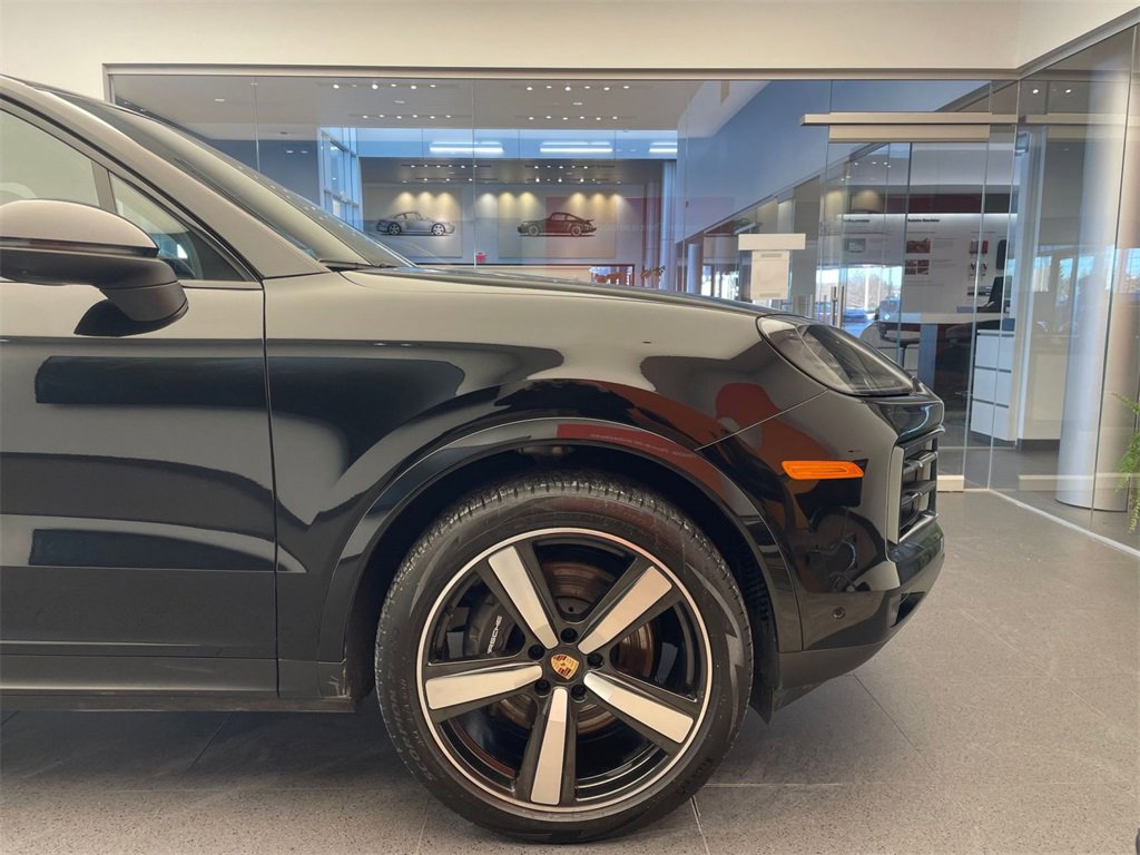 Used 2025 Porsche Cayenne image 28