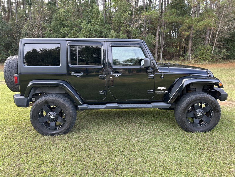 Used 2013 Jeep Wrangler Unlimited Sahara w/ Dual Top Group image 9