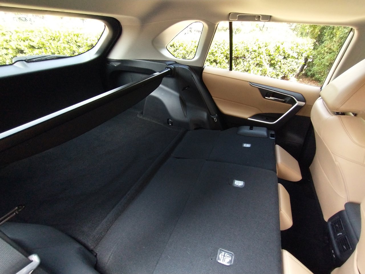 Used 2022 Toyota RAV4 XLE Premium image 53