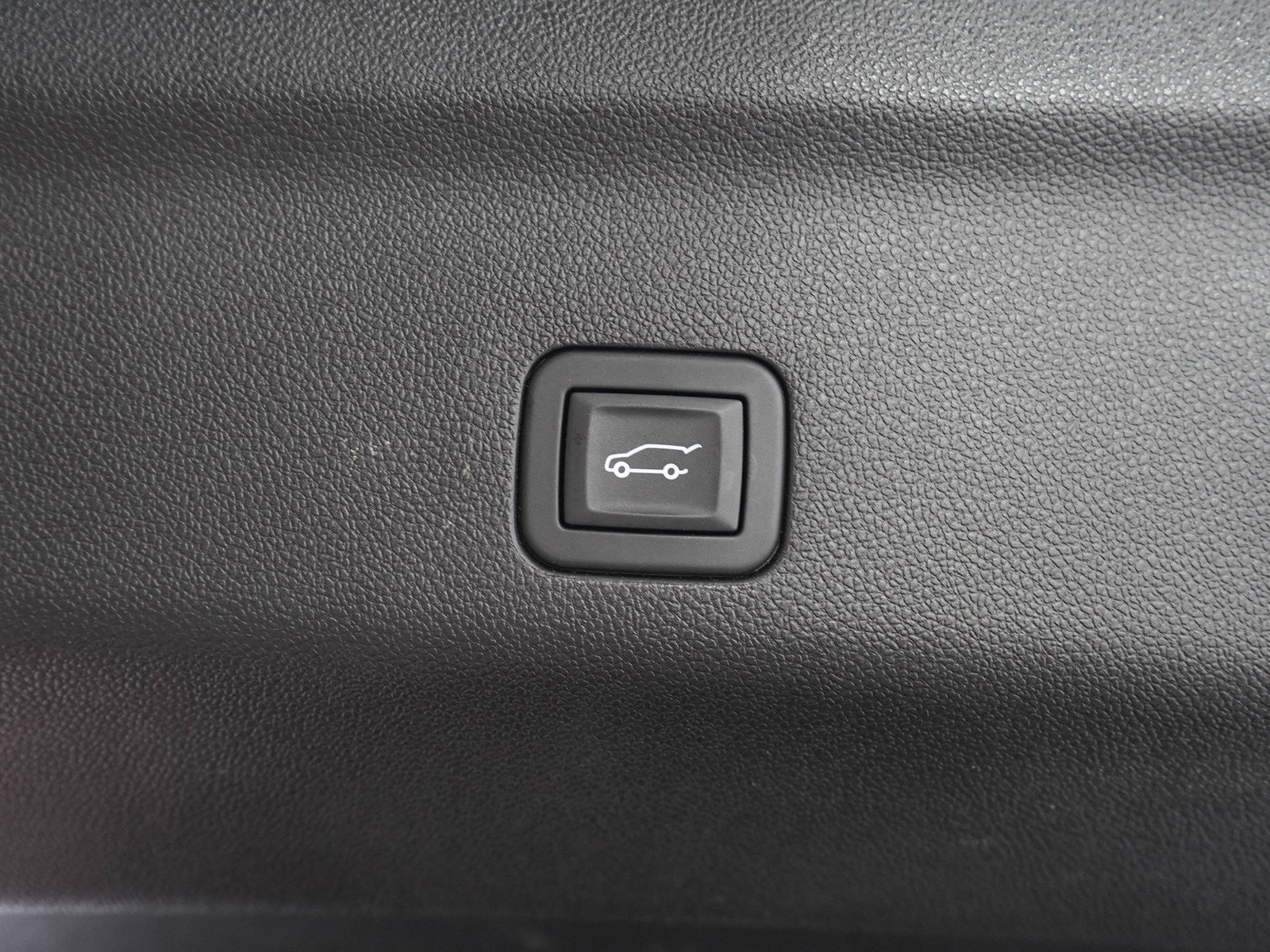 Used 2025 GMC Yukon Denali w/ Sun & Power Step Package AWD/4WD image 11