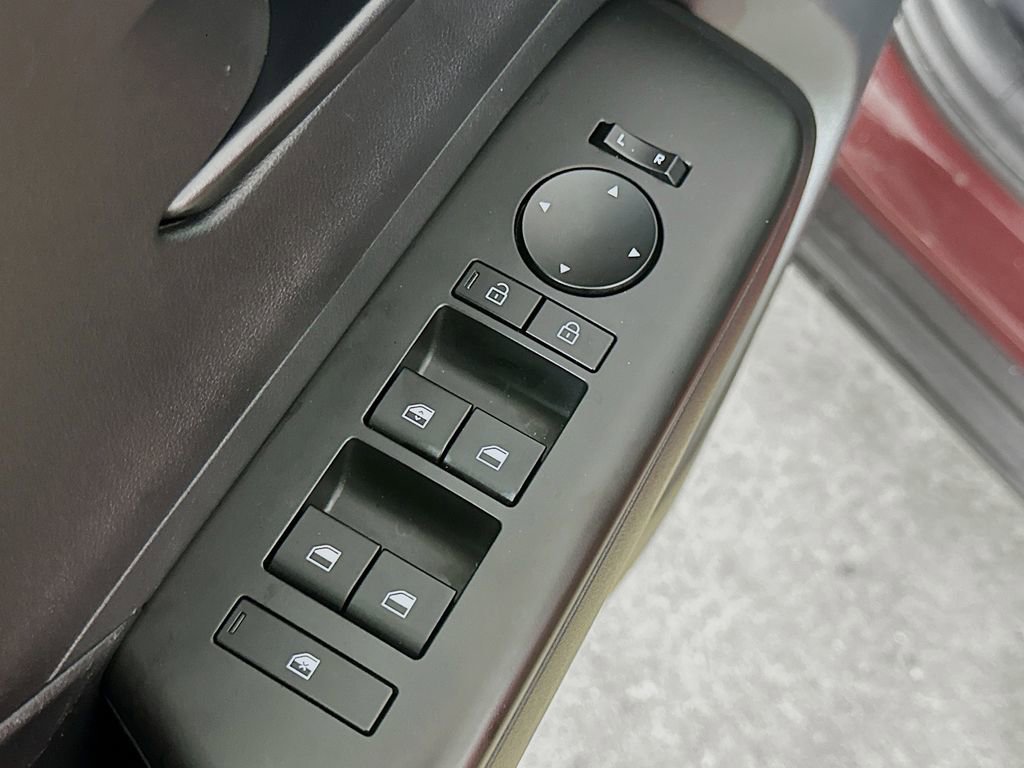 Used 2025 Hyundai Kona SEL FWD image 20