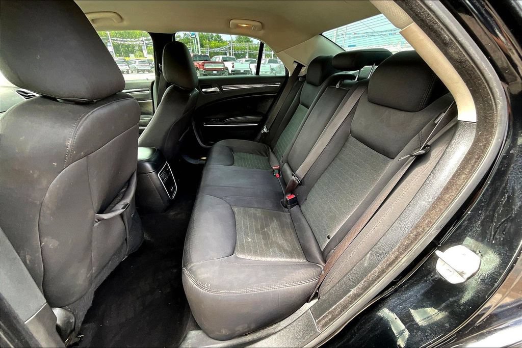 Used 2022 Chrysler 300 Touring w/ Sport Appearance Package RWD image 6
