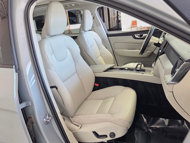 Certified 2024 Volvo XC60 B5 Plus w/ Protection Package Premier AWD/4WD image 24