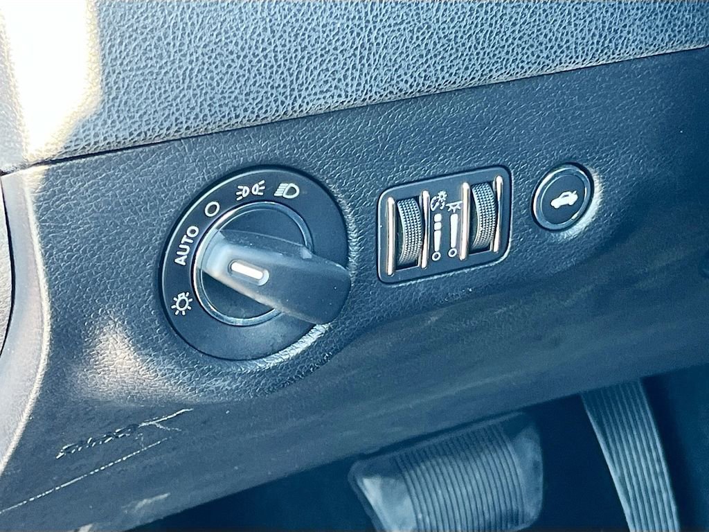 Certified 2020 Chrysler 300 Touring w/ Sport Appearance Package image 10