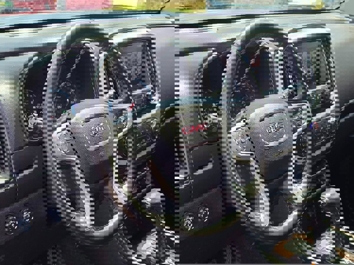 Used 2018 GMC Canyon SLE w/ SLE Convenience Package image 14