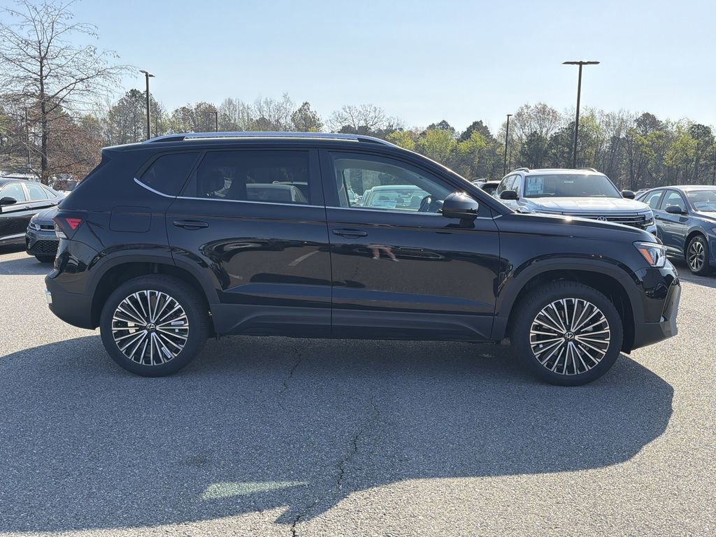 New 2026 Volkswagen Taos SE image 6