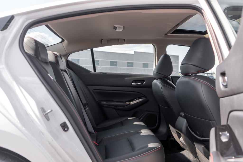 Used 2023 Nissan Altima 2.5 SR w/ SR Premium Package FWD image 13