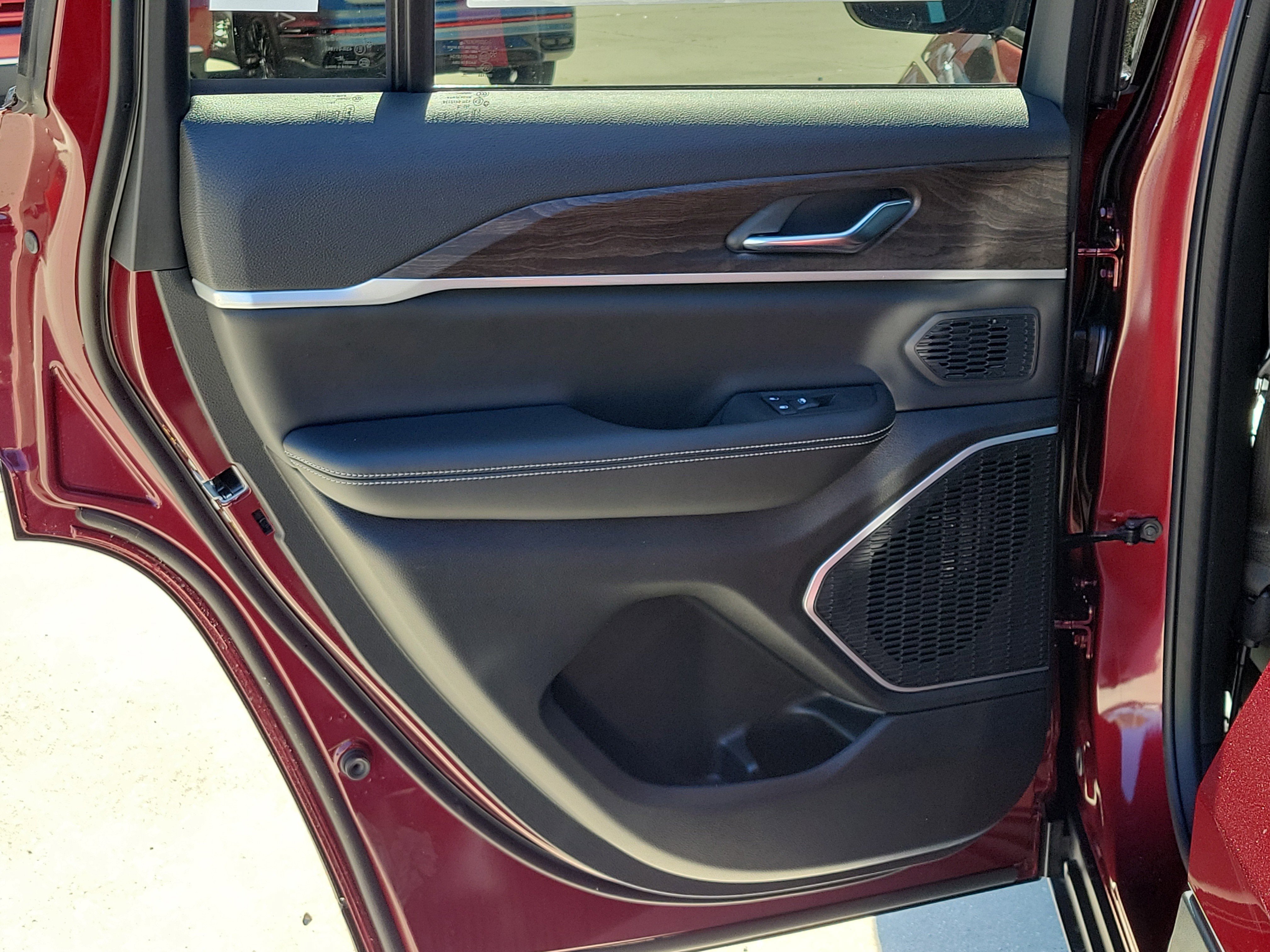 New 2026 Jeep Grand Cherokee Limited w/ Luxury Tech Group II RWD image 11