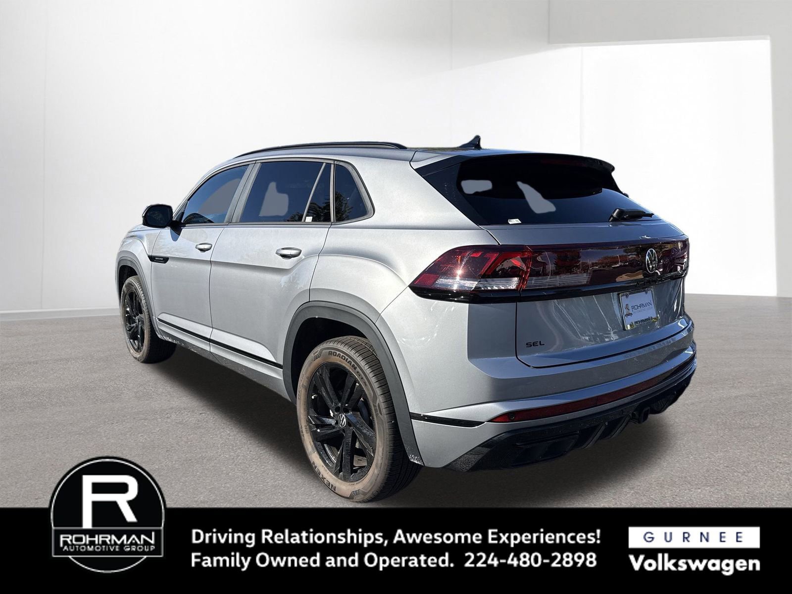 Used 2025 Volkswagen Atlas Cross Sport SEL R-Line image 6