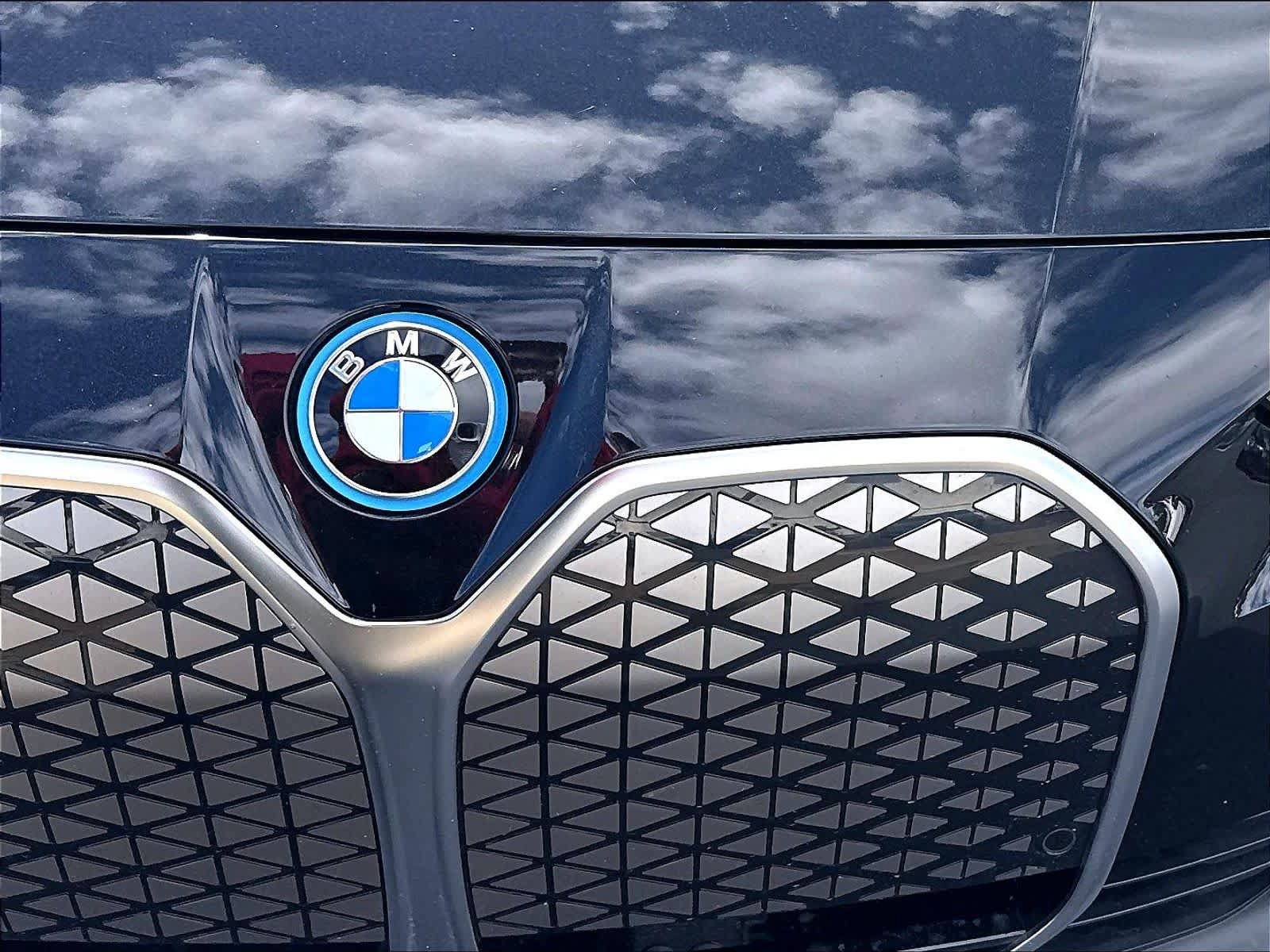 Used 2025 BMW i4 eDrive40 w/ Premium Package RWD image 32