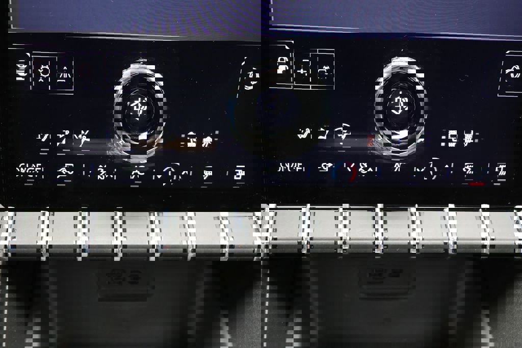 Used 2025 GMC Terrain Elevation image 23