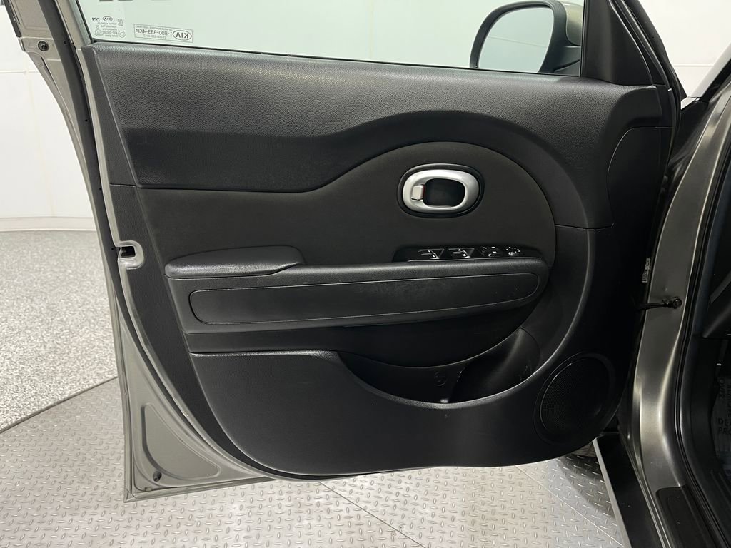 Used 2017 Kia Soul + image 13