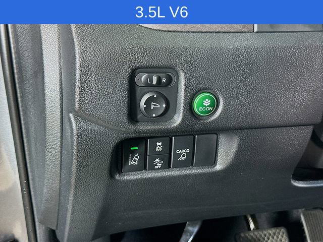 Used 2025 Honda Ridgeline Sport image 17