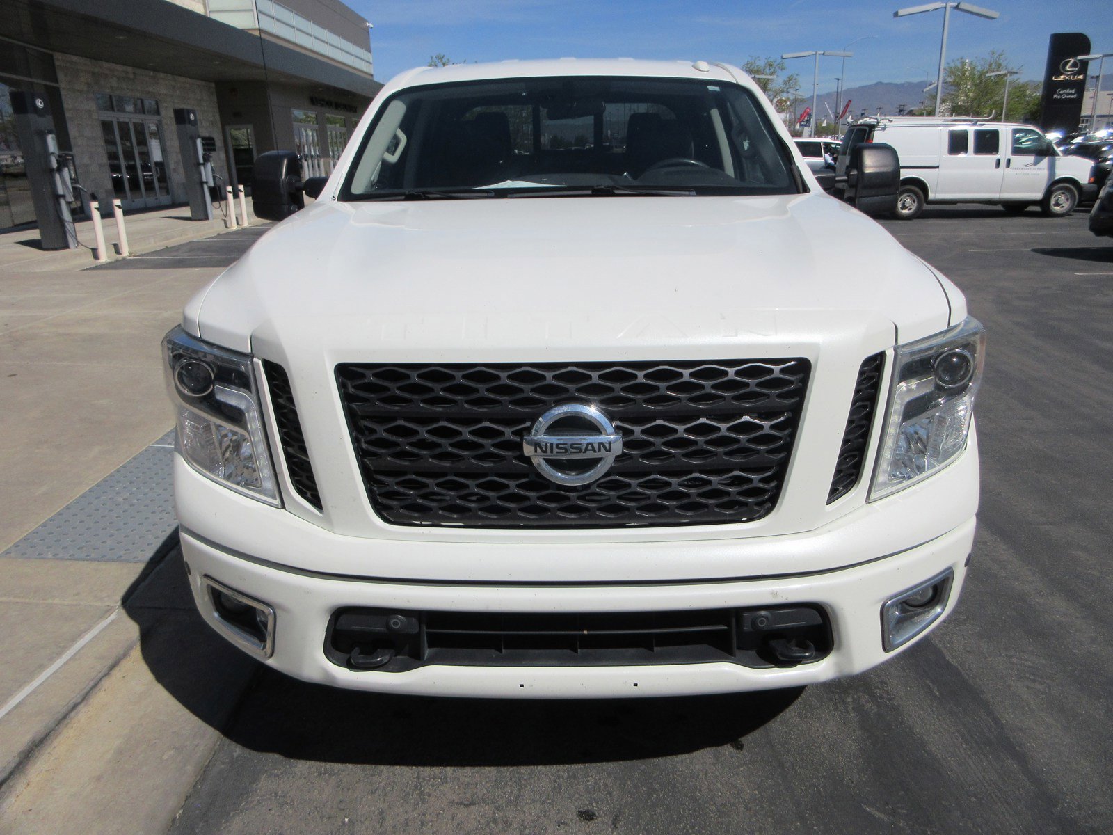 Used 2017 Nissan Titan PRO-4X image 17