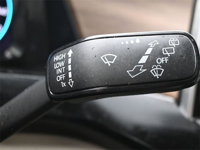 Used 2024 Volkswagen Atlas SE image 32