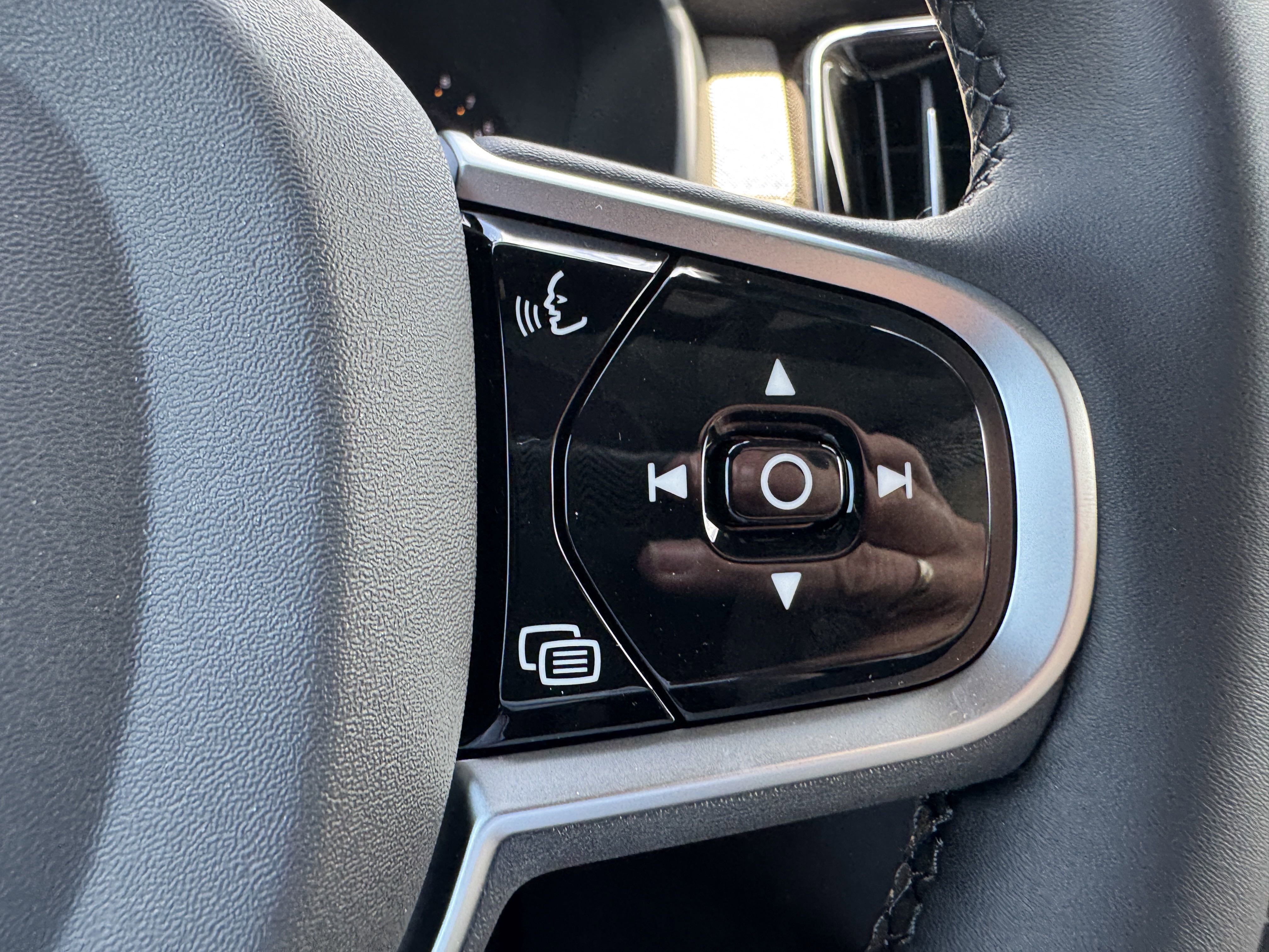 New 2026 Volvo XC90 B6 Plus w/ Protection Package Premier image 30