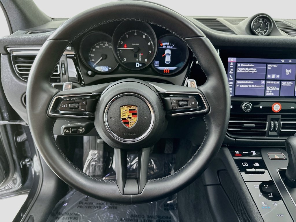 Certified 2024 Porsche Macan AWD/4WD image 12