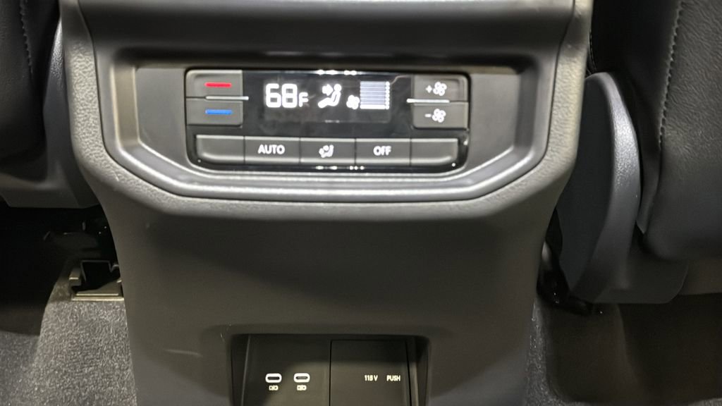 Used 2025 Volkswagen Atlas SE image 10