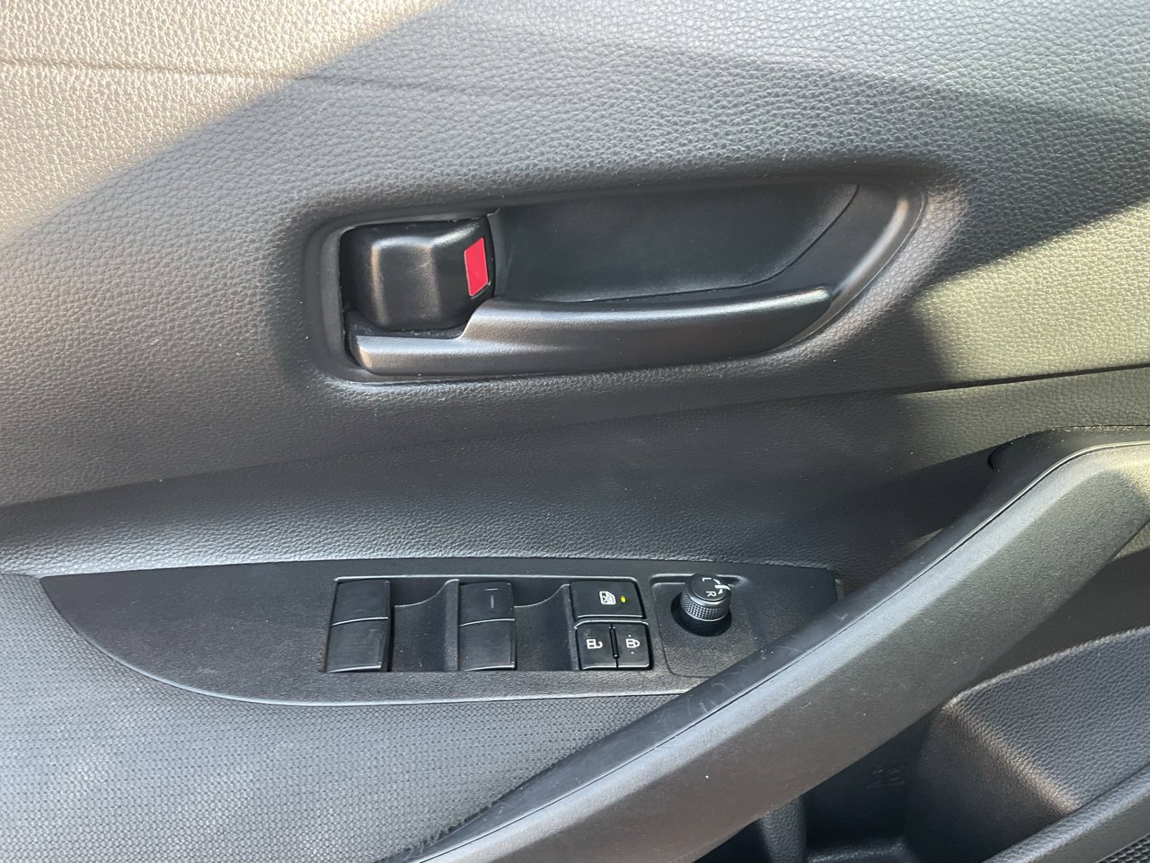 Used 2025 Toyota Corolla LE FWD image 19