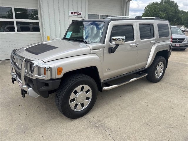 Used 2009 HUMMER H3 Alpha AWD/4WD image 23