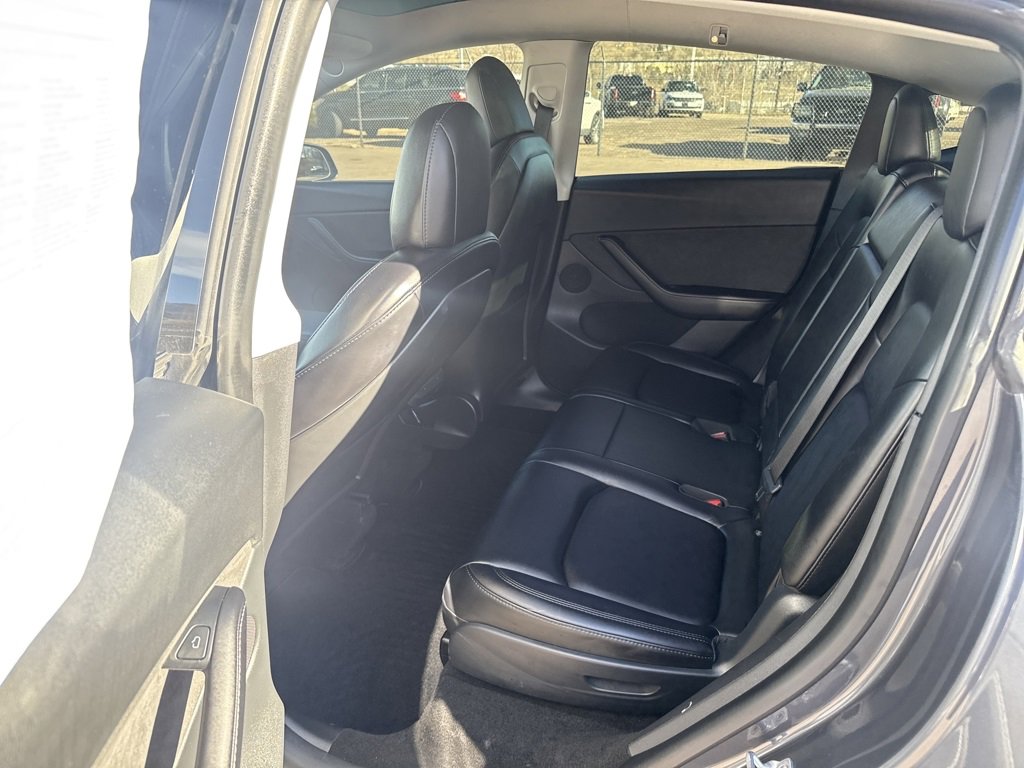 Used 2022 Tesla Model Y Long Range image 16